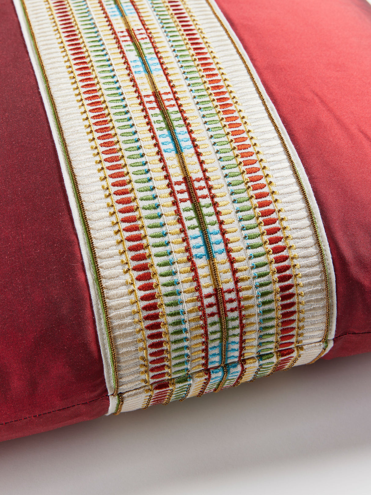 Scalamandre SC 3044SDDTT3336 AMARNA/OLYMPIA TAFFETA PILLOW -