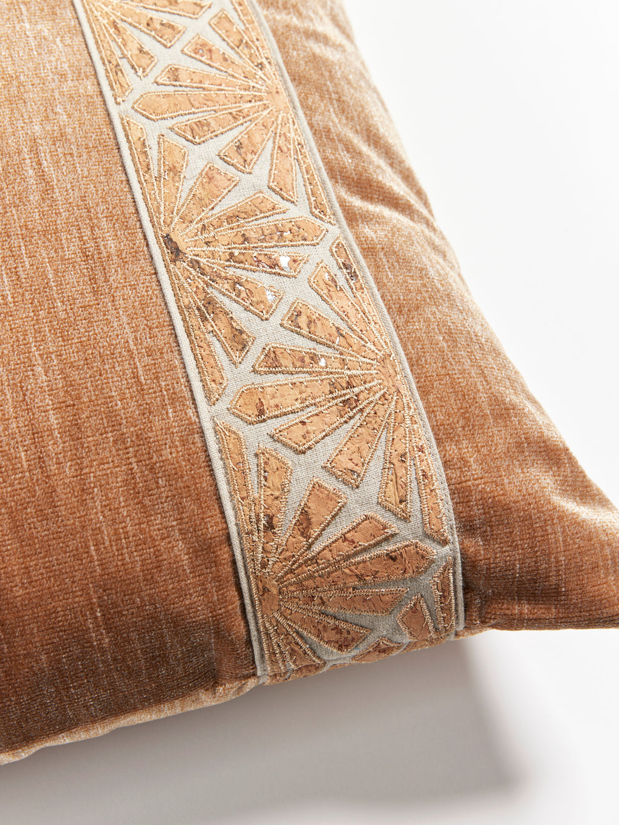 Scalamandre SC 3554SDDTT3338 MILAN/SUPREME VELVET PILLOW - P