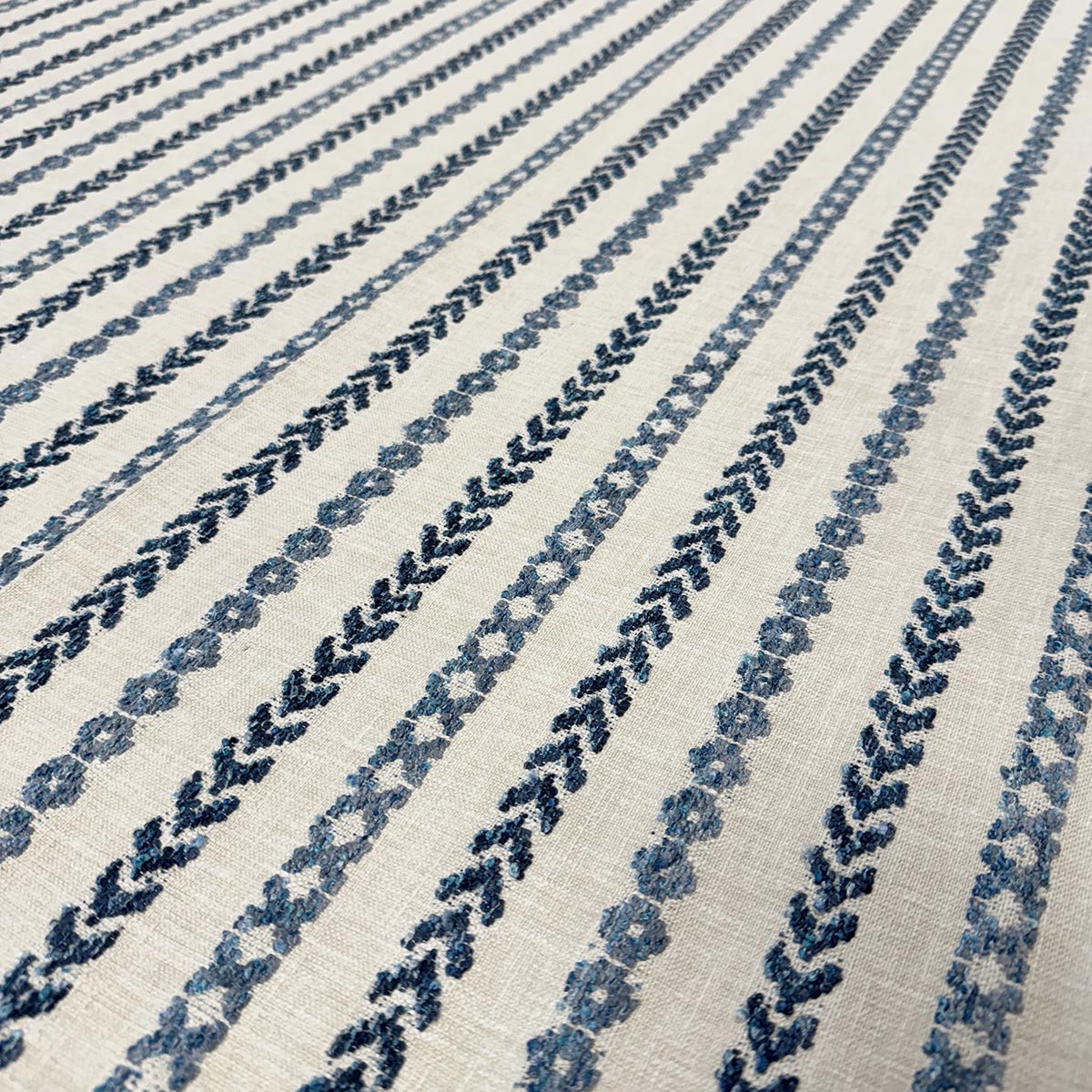 Eade’s SKARDA BLUELAKE BLUELAKE