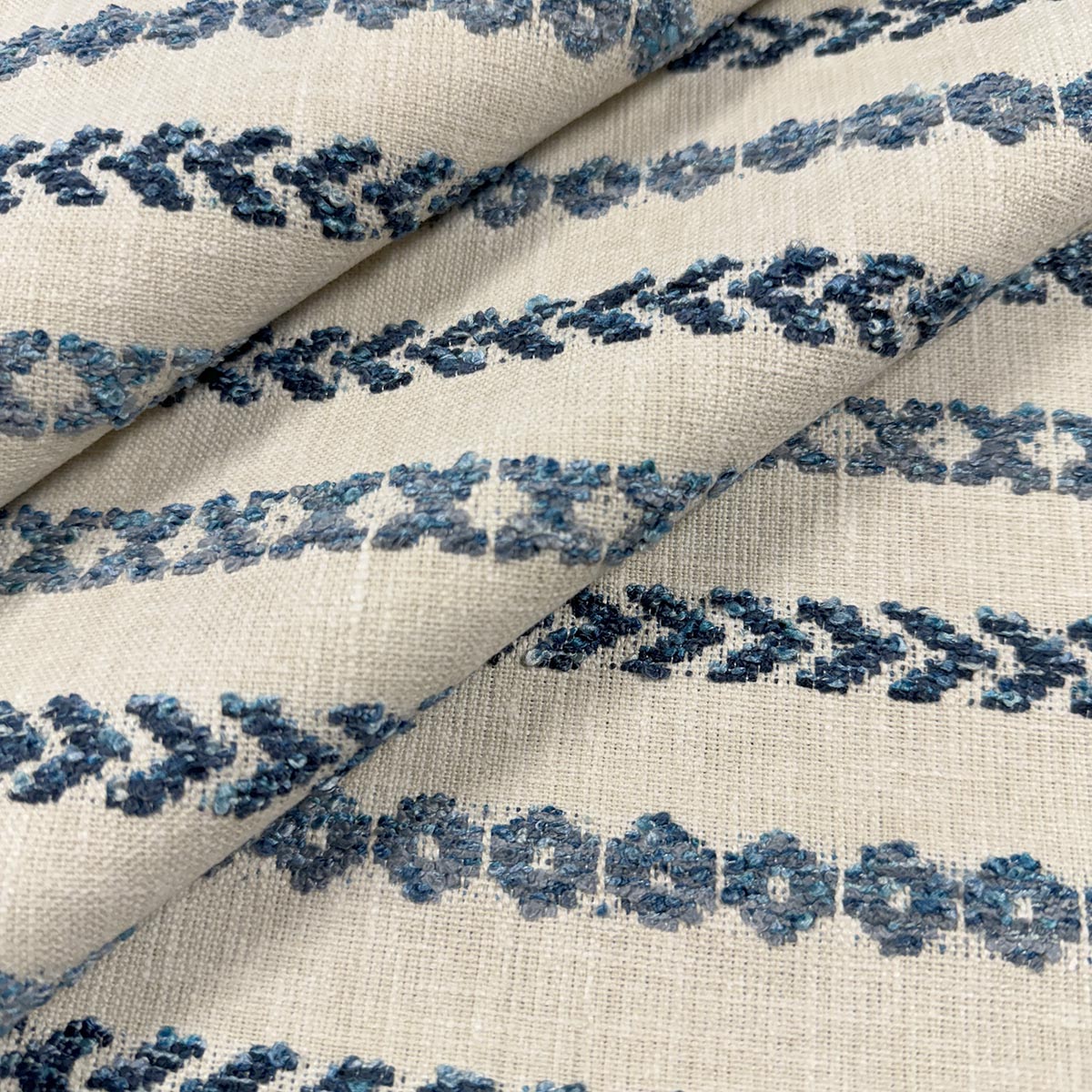 Eade’s SKARDA BLUELAKE BLUELAKE