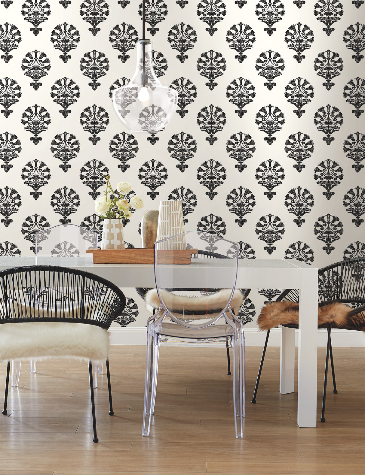 York SS2532 Luxor Black & White Wallpaper