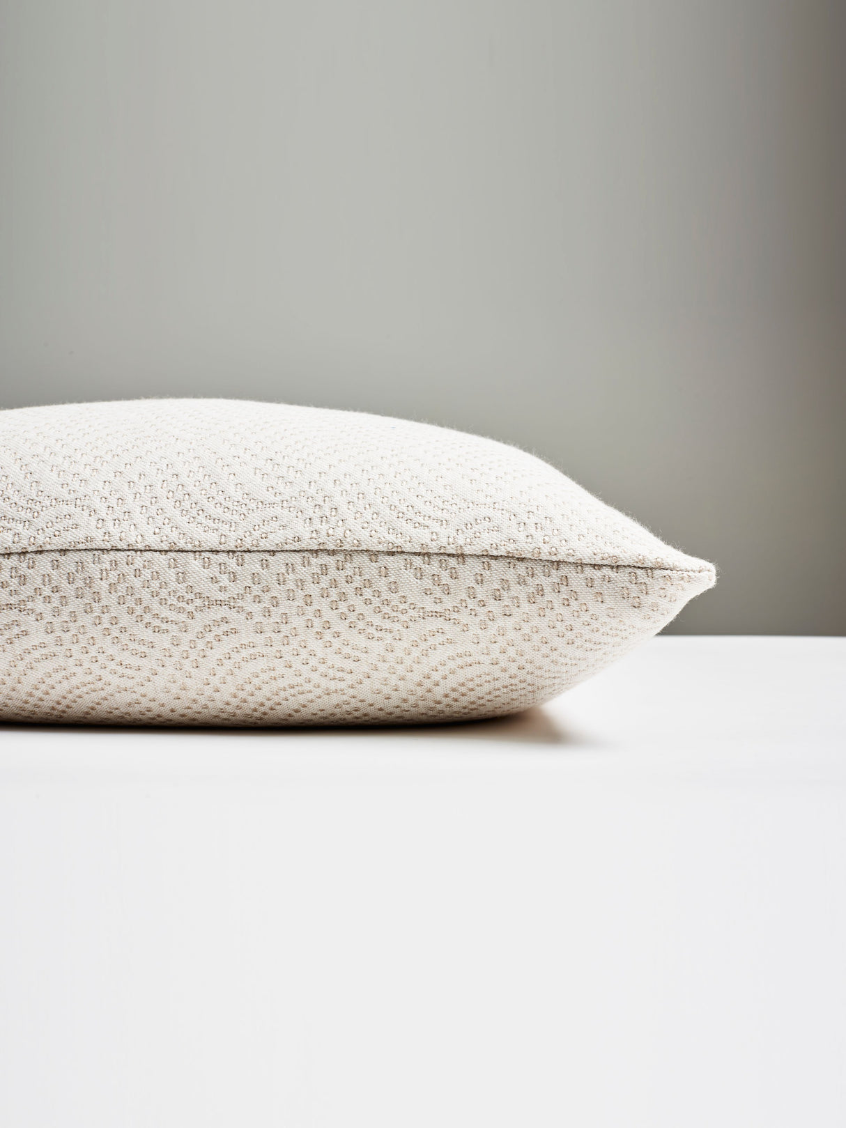 Scalamandre SU 0002PLAYGPILL PLAYA GRANDE OUTDOOR PILLOW - P