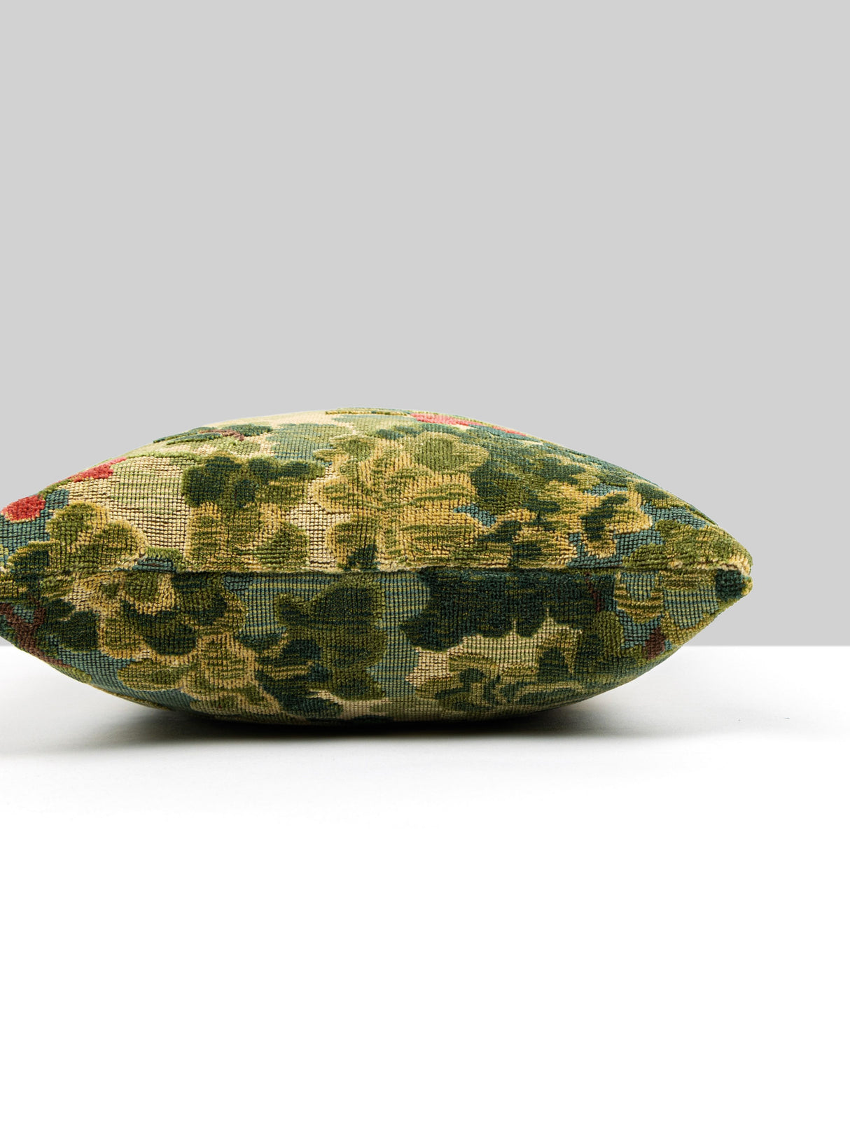 Scalamandre SY 0001LBDK1606 BOIS DE FLANDRE PILLOW - Pillow