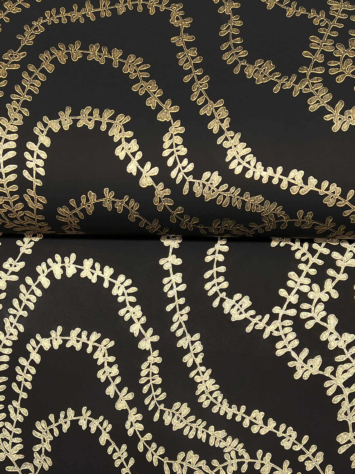 Ronald Redding VR1517 String of Pearls Gold Vine Wallpaper