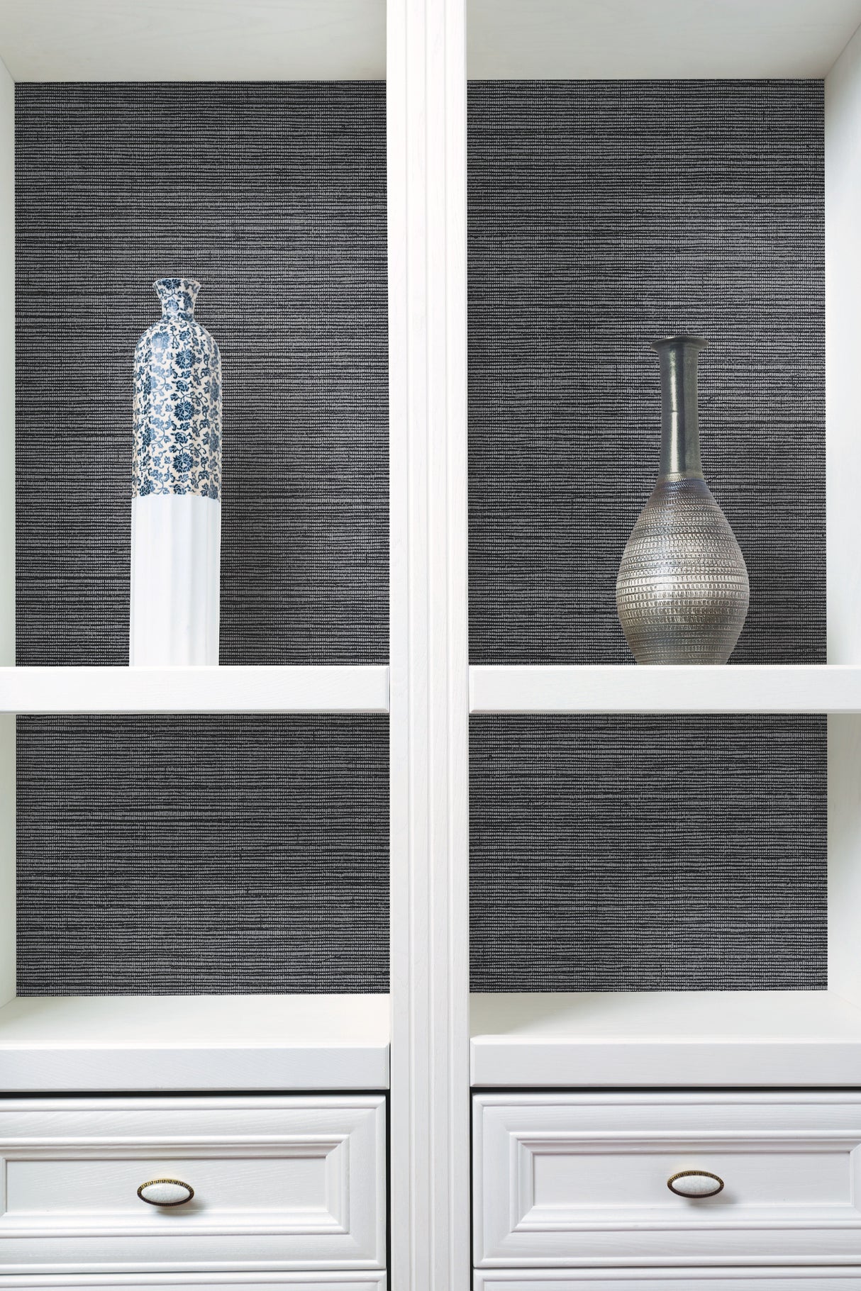 York Y6200903 Shining Sisal Grasscloth Black Metallic Wallpaper