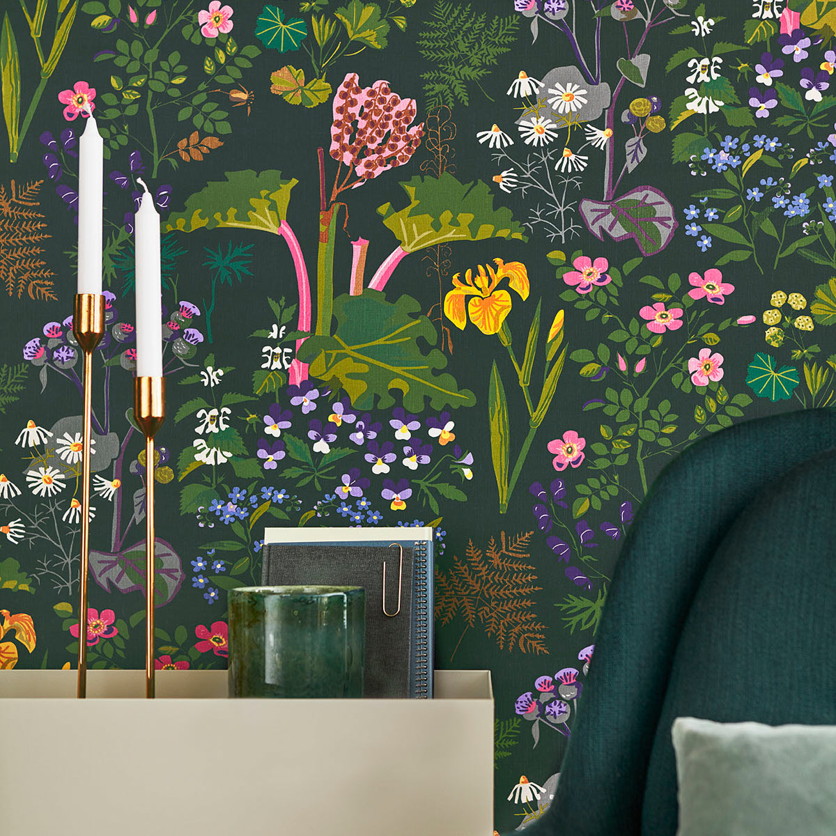 Schumacher 1791 RABARBER in CHARCOAL MULTI Wallpaper - BORÃ…