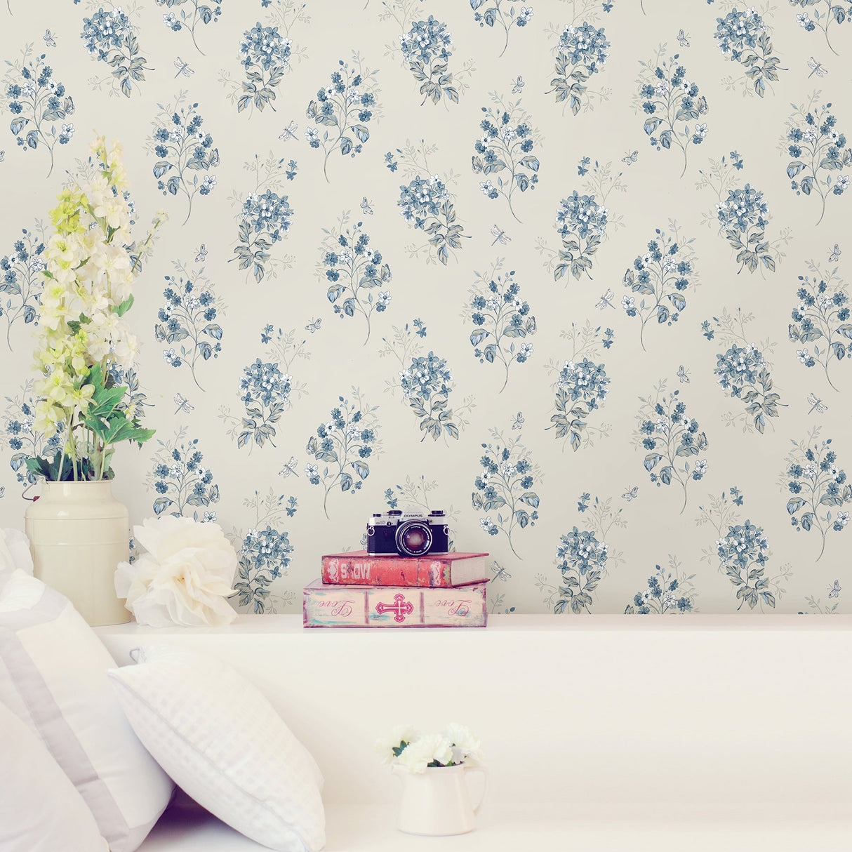 Chesapeake 3112-002704 Beverly Blue Floral Wallpaper