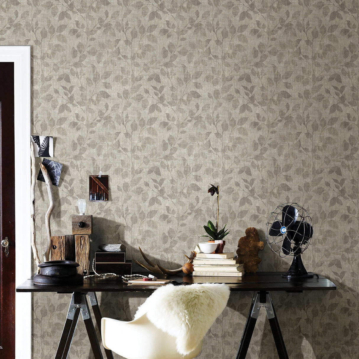 Chesapeake 3114-003383 Gramercy Park Pewter Leaf Wallpaper