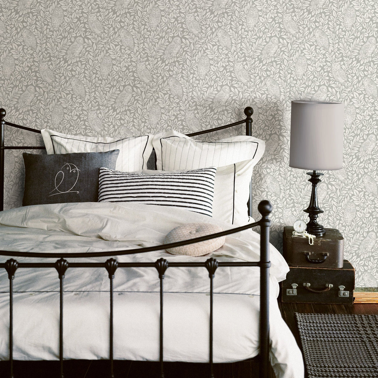 Chesapeake 3115-12411 Parliament Light Grey Owl Wallpaper