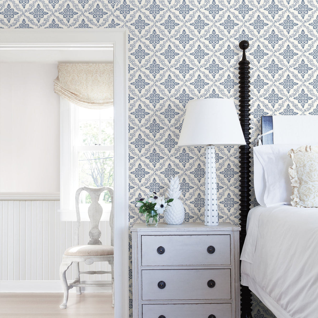 Chesapeake 3119-13532 Wynonna Navy Geometric Floral Wallpaper