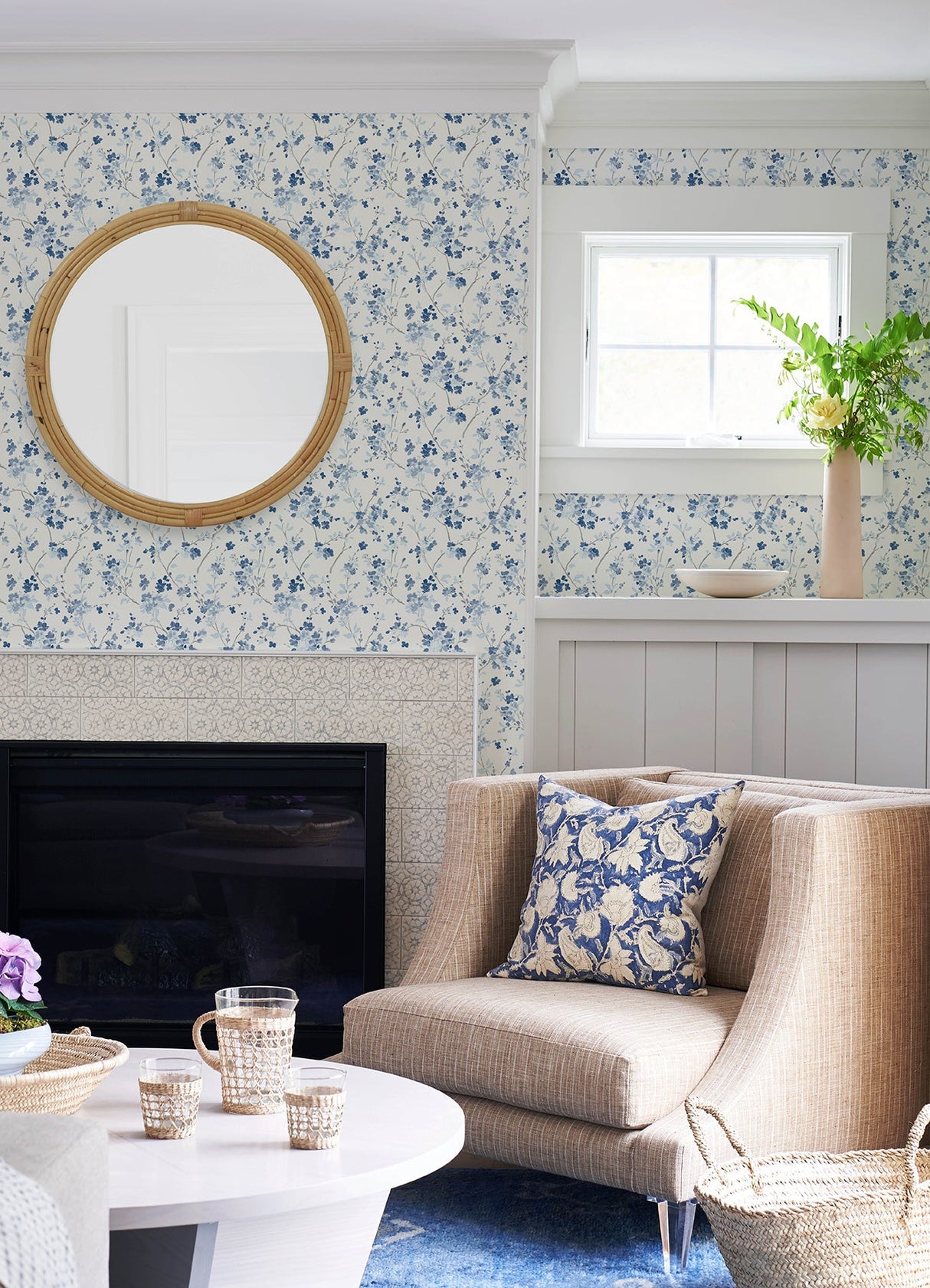 Chesapeake 3122-10902 Glinda Navy Floral Trail Wallpaper