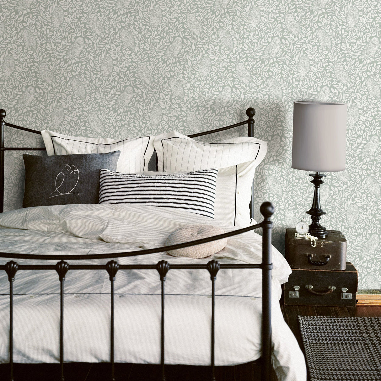 Chesapeake 3123-12414 Parliament Seafoam Owl Wallpaper