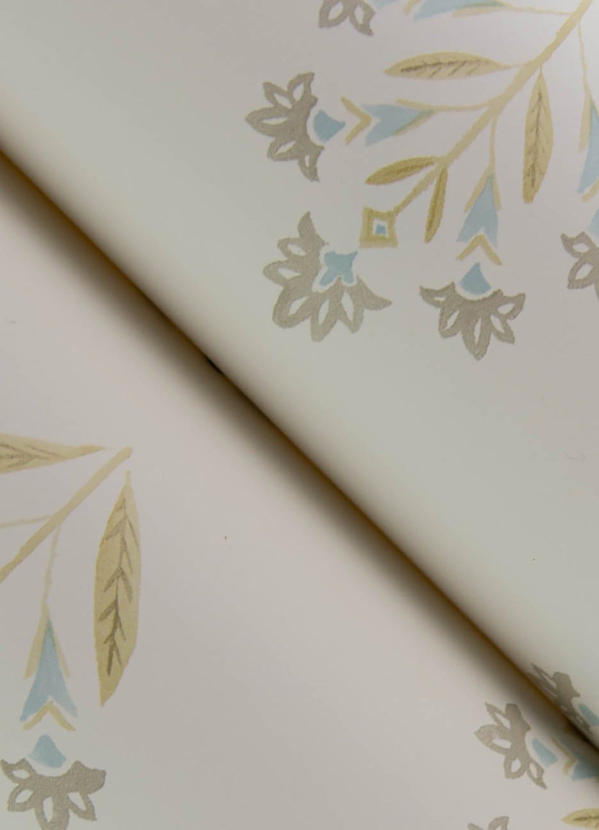 Chesapeake 3125-72348 Kova Yellow Floral Crest Wallpaper