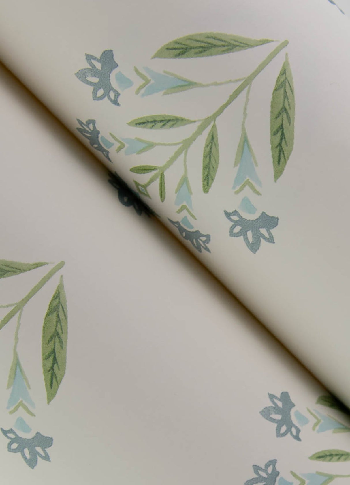 Chesapeake 3125-72351 Kova Aquamarine Floral Crest Wallpaper