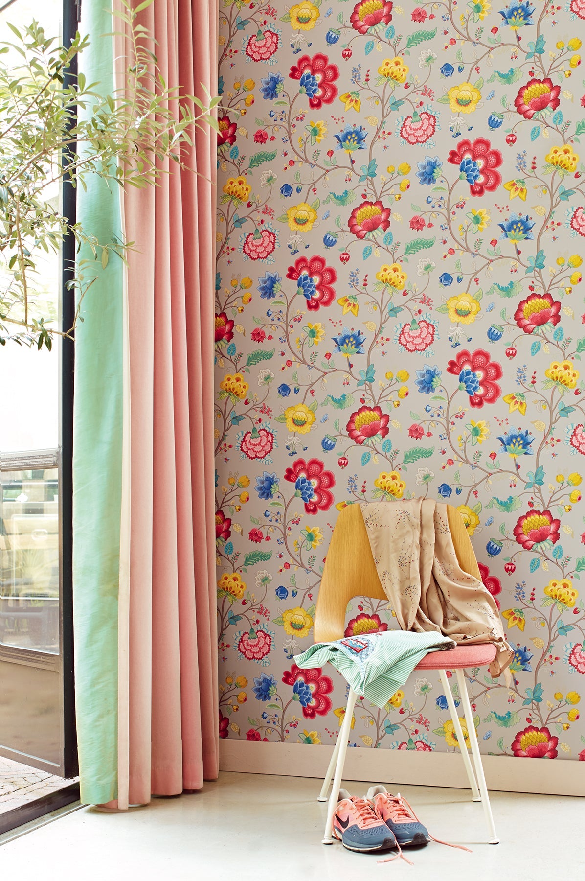 Eijffinger 341039 Epona Light Grey Floral Fantasy Wallpaper