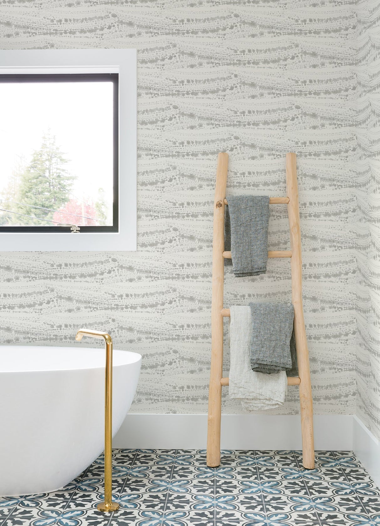 Chesapeake 4071-71045 Rannell Grey Abstract Scallop Wallpaper