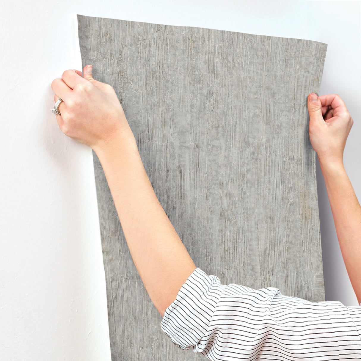 Chesapeake 4191-83004 Ramona Grey Distressed Texture Wallpap