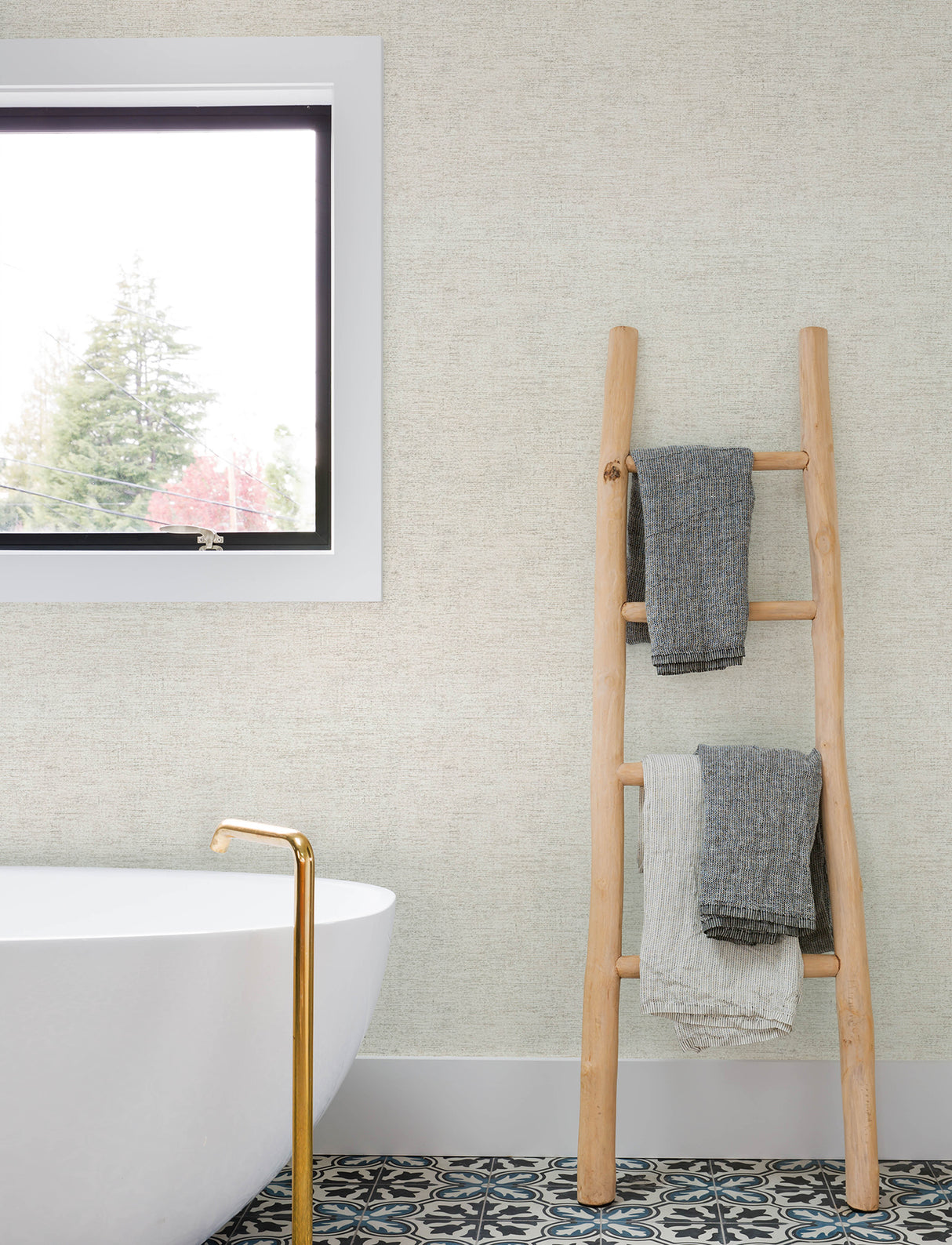Chesapeake 4191-83037 Tansy Light Grey Distressed Wallpaper