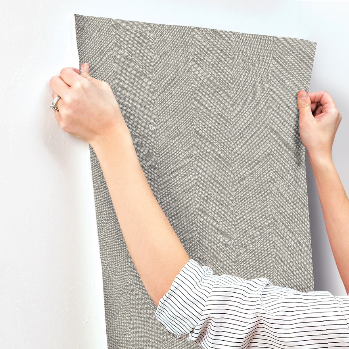 Chesapeake 4192-13674 Caladesi Dark Grey Linen Chevron Wallp