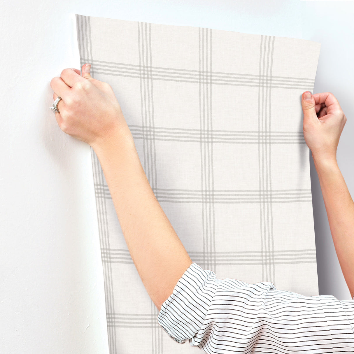Chesapeake 4192-24478 Twain Dove Plaid Wallpaper