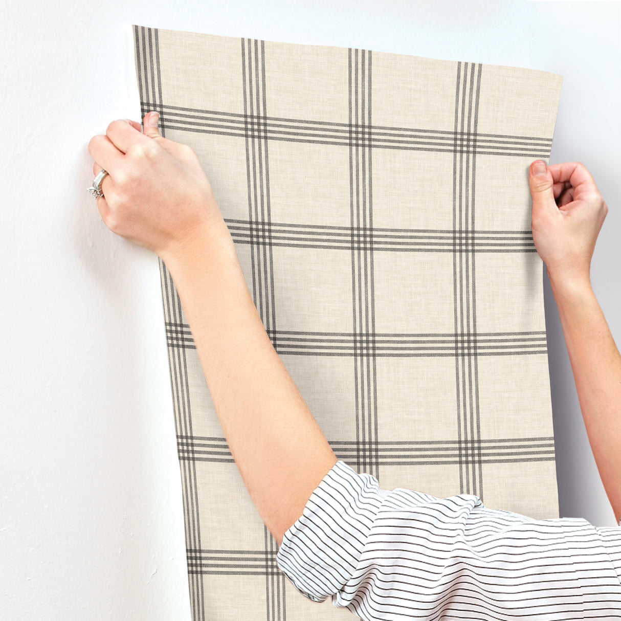 Chesapeake 4192-24479 Twain Black Plaid Wallpaper