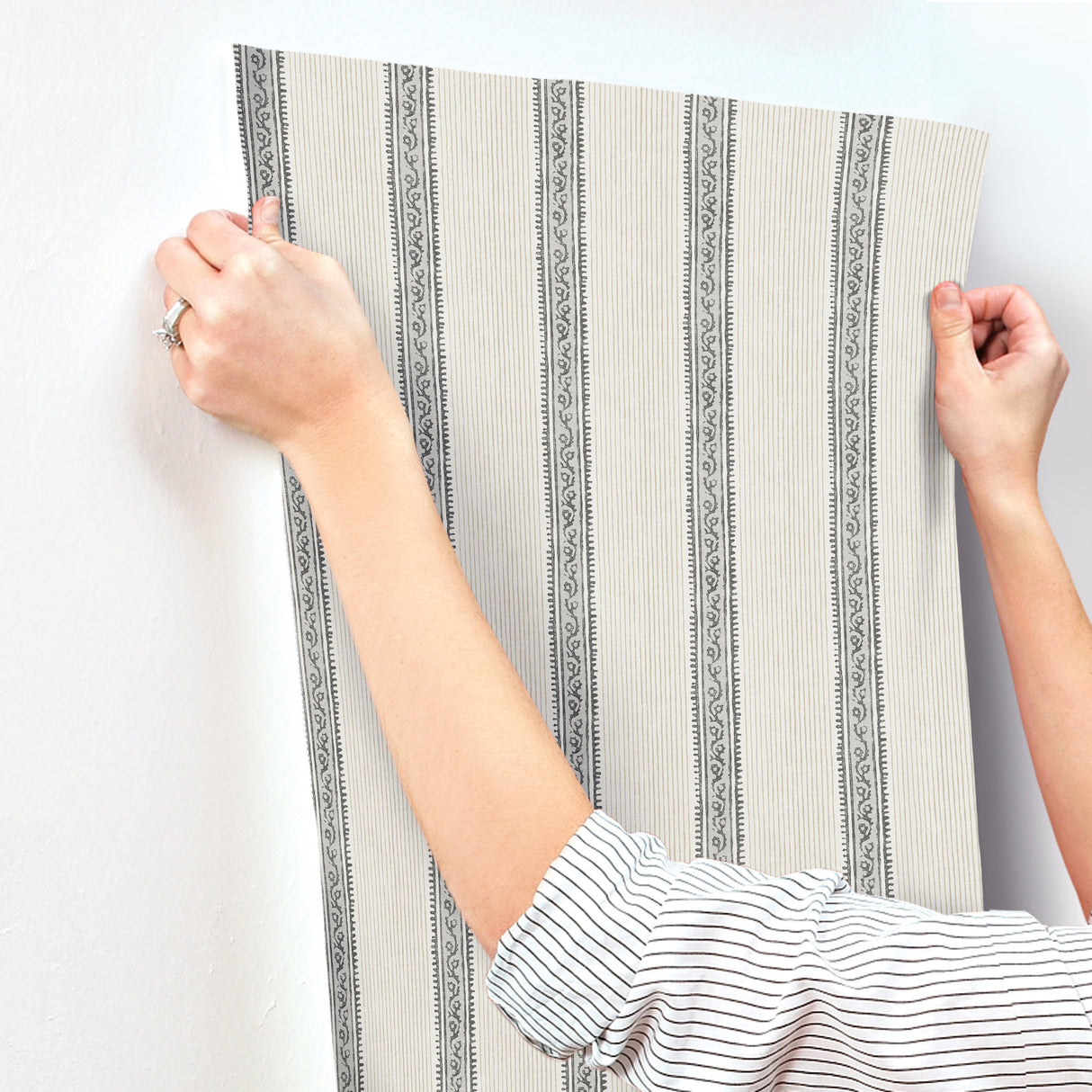 Chesapeake 4192-27426 Mandevilla Black Vine Stripe Wallpaper