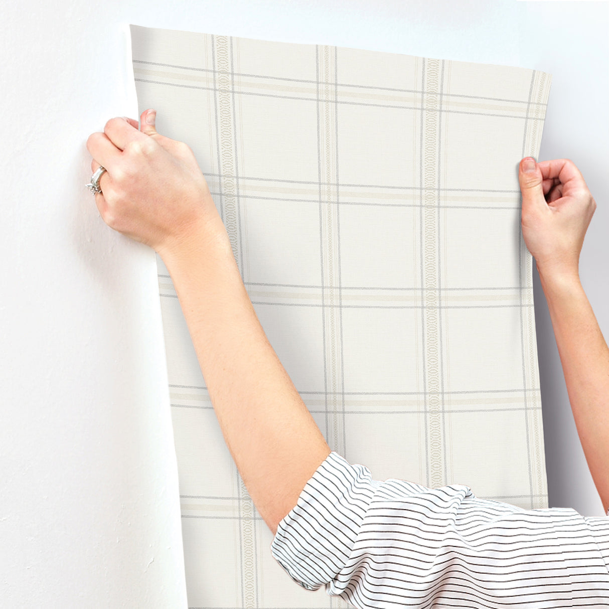 Chesapeake 4192-27606 Auberge White Plaid Wallpaper