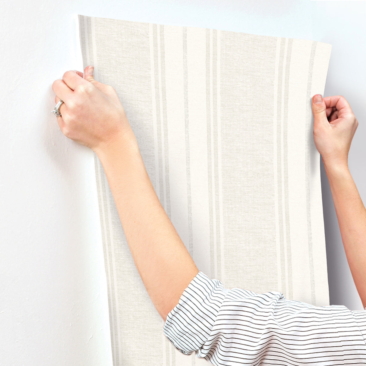 Chesapeake 4192-83440 Maddox Light Grey Flannel Stripe Wallp