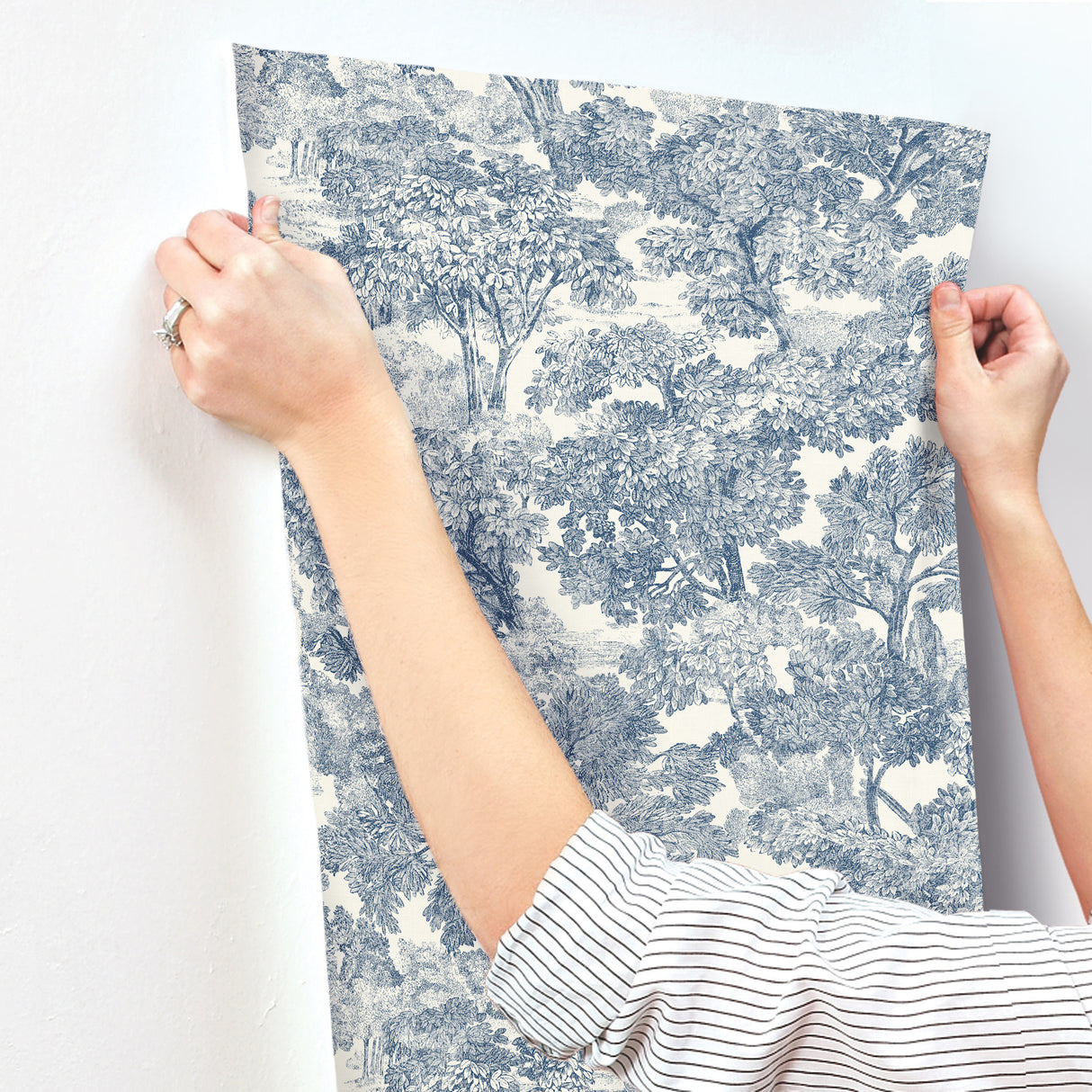 Chesapeake 4199-72559 Spinney Blue Toile Wallpaper
