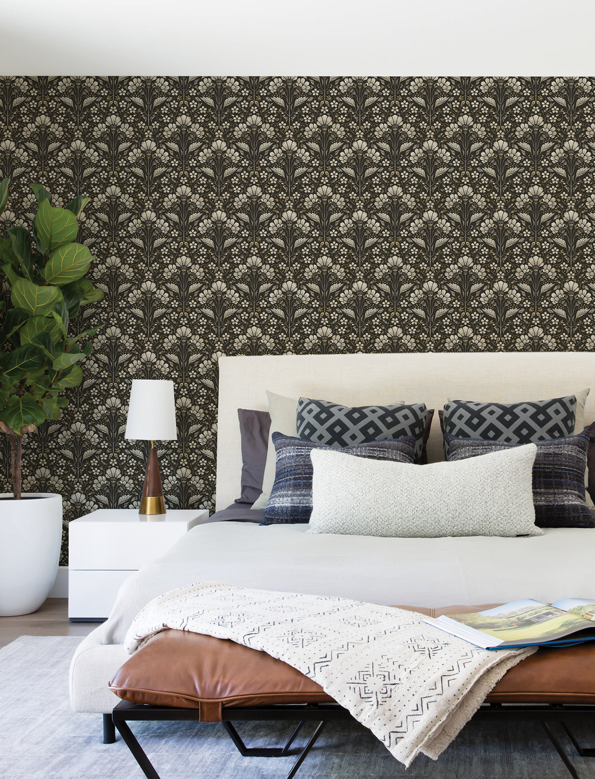 Chesapeake 4199-83703 Edith Black Floral Damask Wallpaper