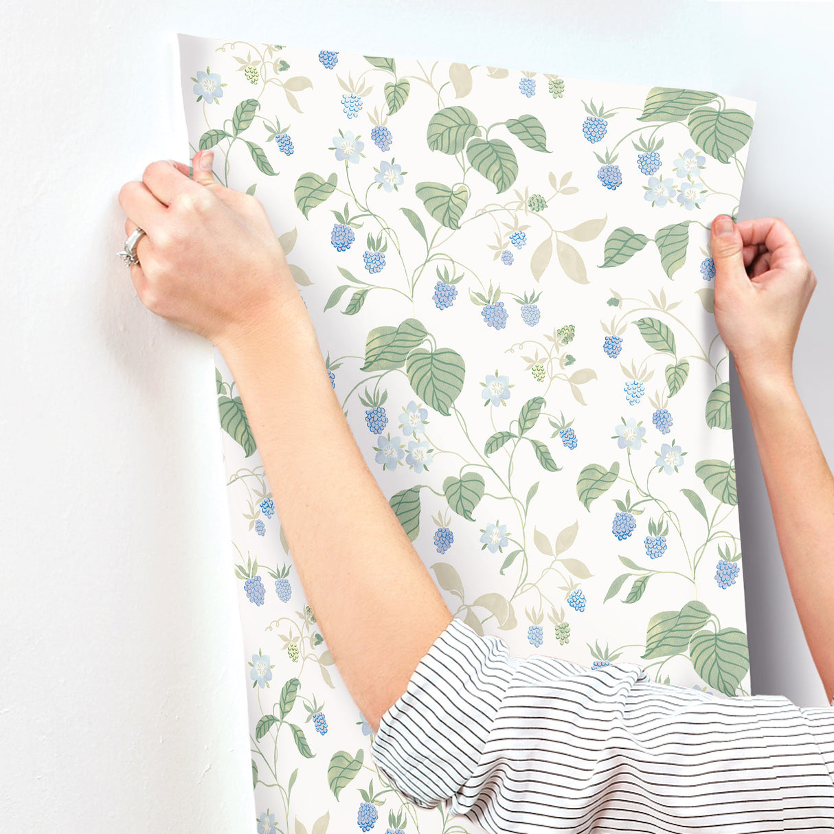 Chesapeake 4199-83715 Mercy White Berry Vines Wallpaper