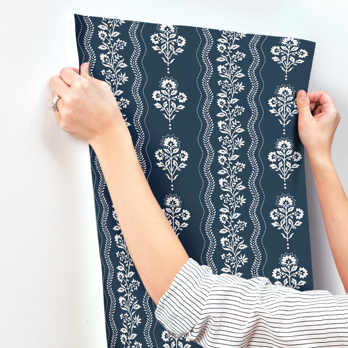 Chesapeake 4199-83721 Lenea Navy Floral Stripe Wallpaper