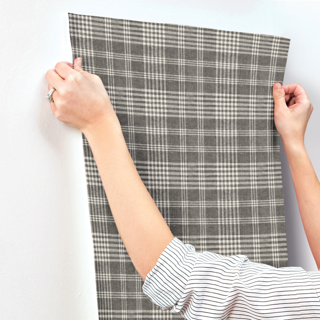 Chesapeake 4199-83734 Perry Black Plaid Wallpaper