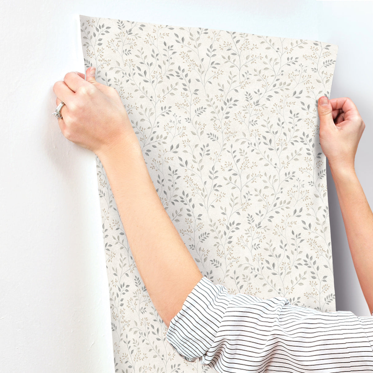 Chesapeake 4199-83739 Galena Grey Botanical Trail Wallpaper