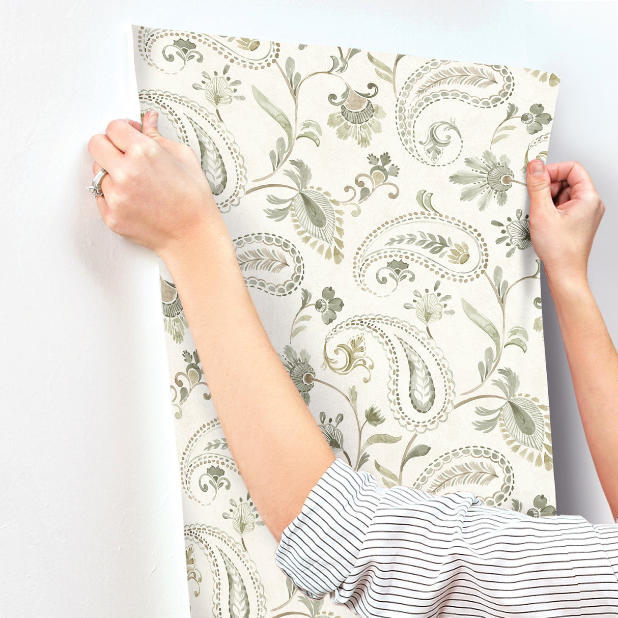 Chesapeake 4199-83747 Darlene Green Jacobean Wallpaper