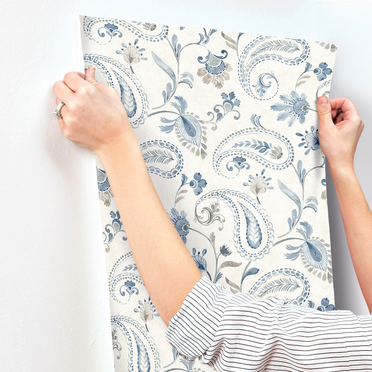 Chesapeake 4199-83748 Darlene Blue Jacobean Wallpaper