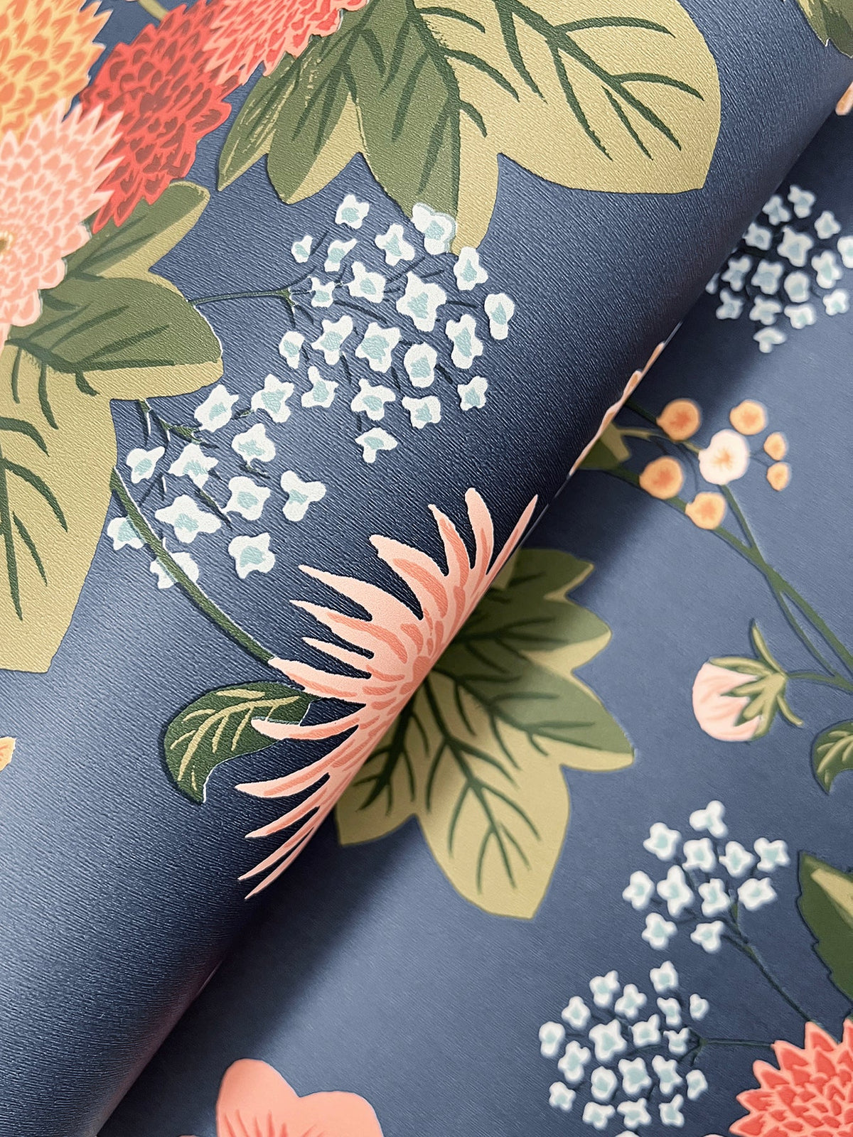 Rifle Paper Co. 4212-84364 Dahlia Navy Wallpaper