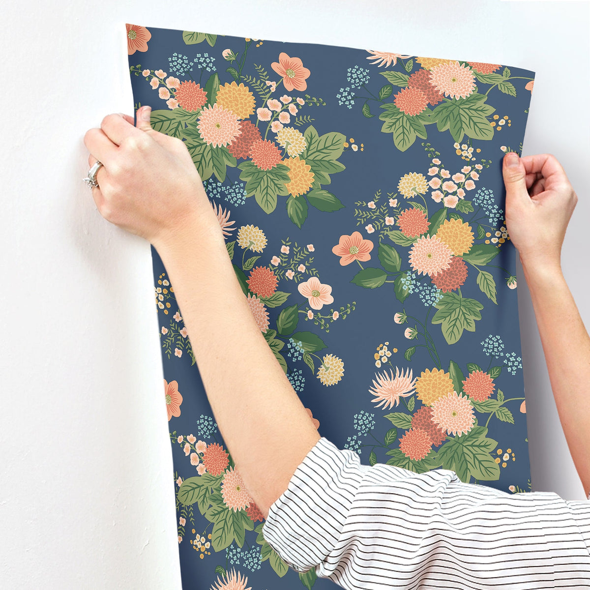 Rifle Paper Co. 4212-84364 Dahlia Navy Wallpaper
