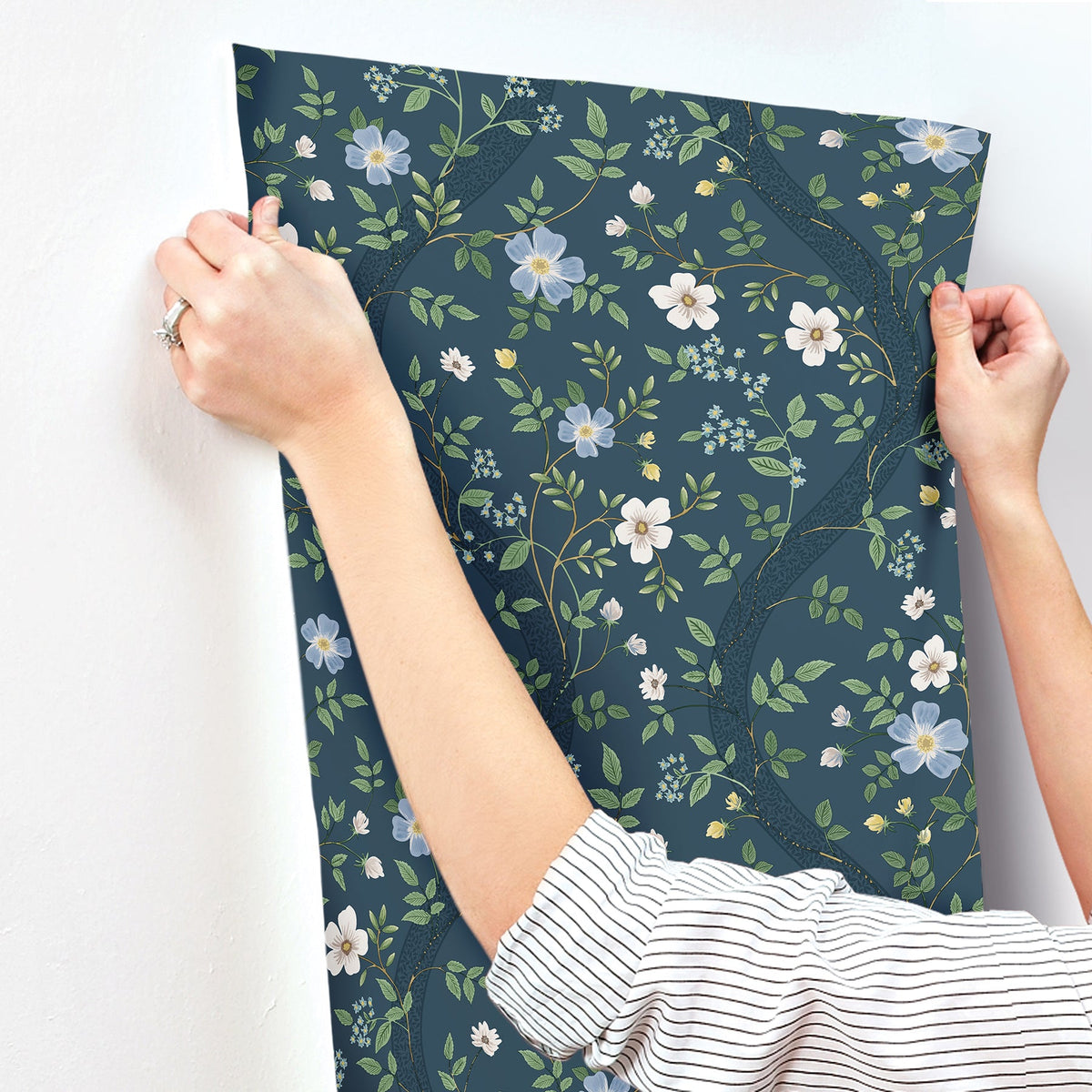 Rifle Paper Co. 4212-84384 Waverly Navy Wallpaper