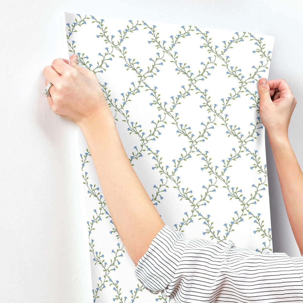 Rifle Paper Co. 4212-84389 Bellflower White Wallpaper