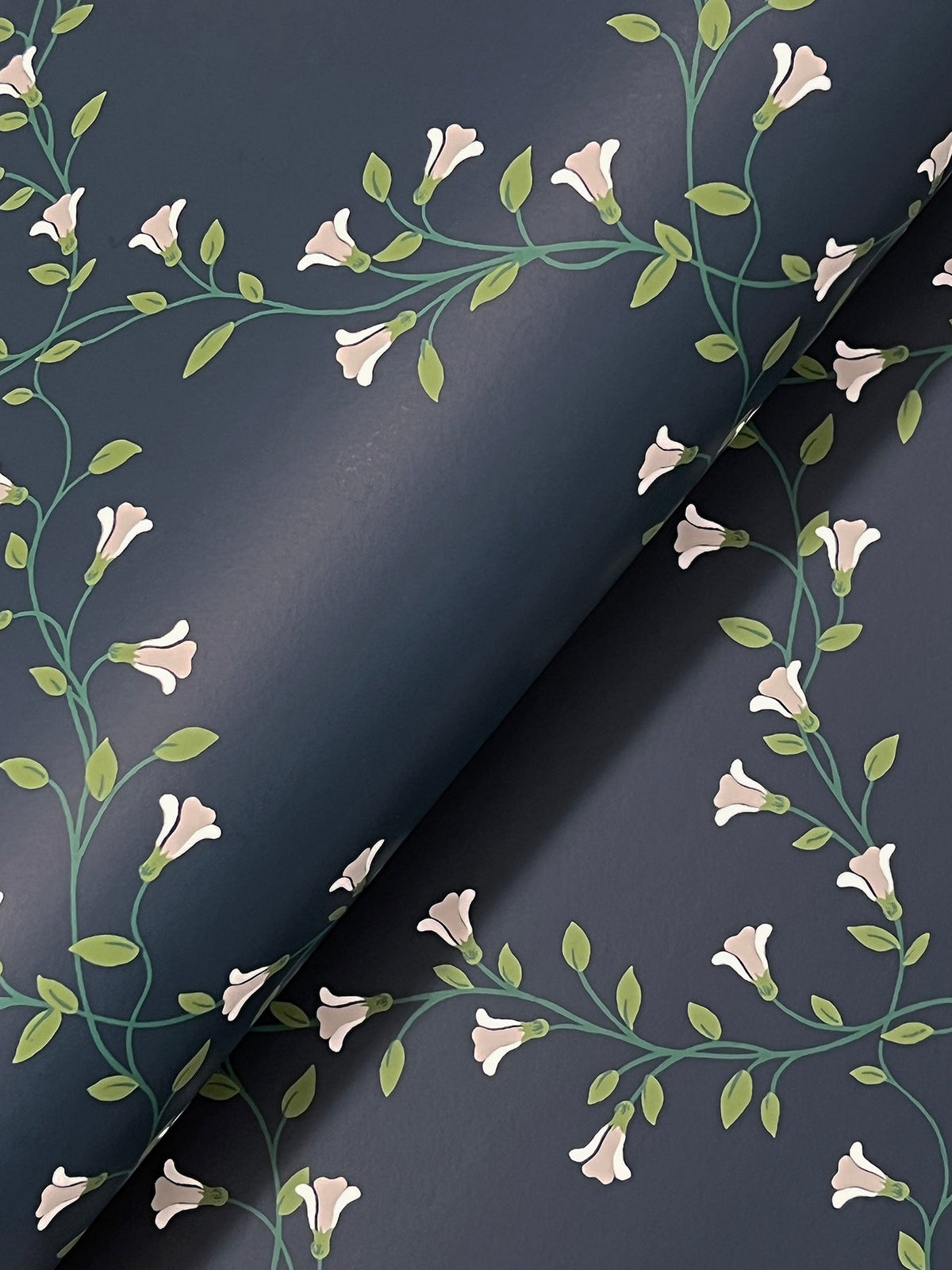 Rifle Paper Co. 4212-84390 Bellflower Navy Wallpaper