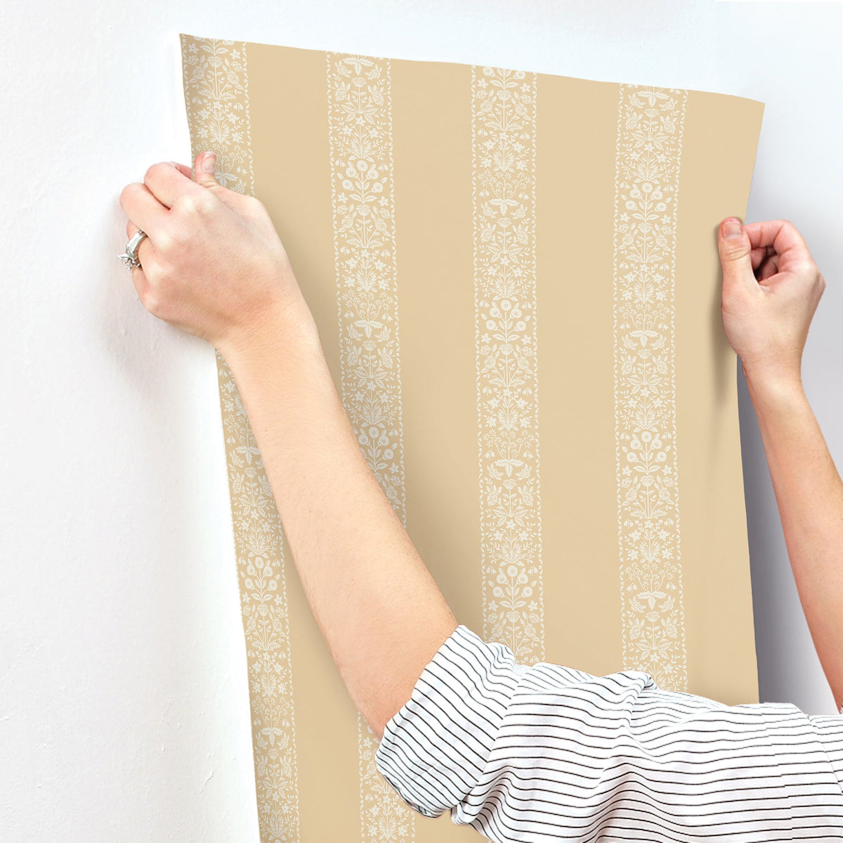 Rifle Paper Co. 4212-84392 Estee Stripe Gold Wallpaper