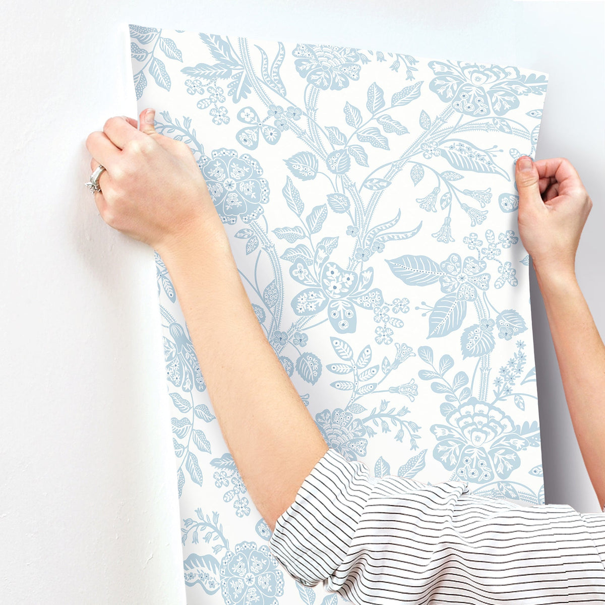 Rifle Paper Co. 4212-84401 Gracie Garden Blue & White Wallpaper