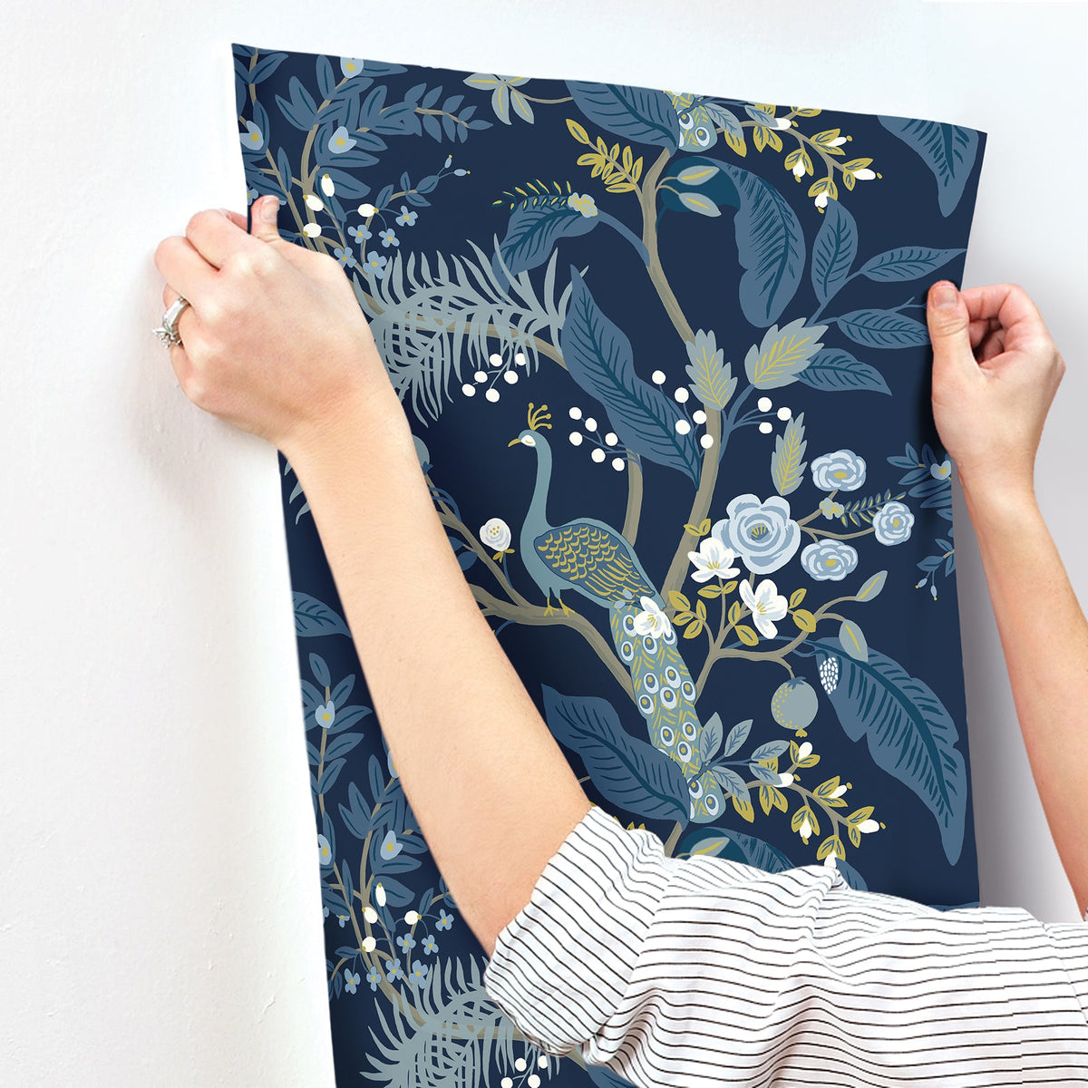Rifle Paper Co. 4212-84422 Peacock Navy Wallpaper