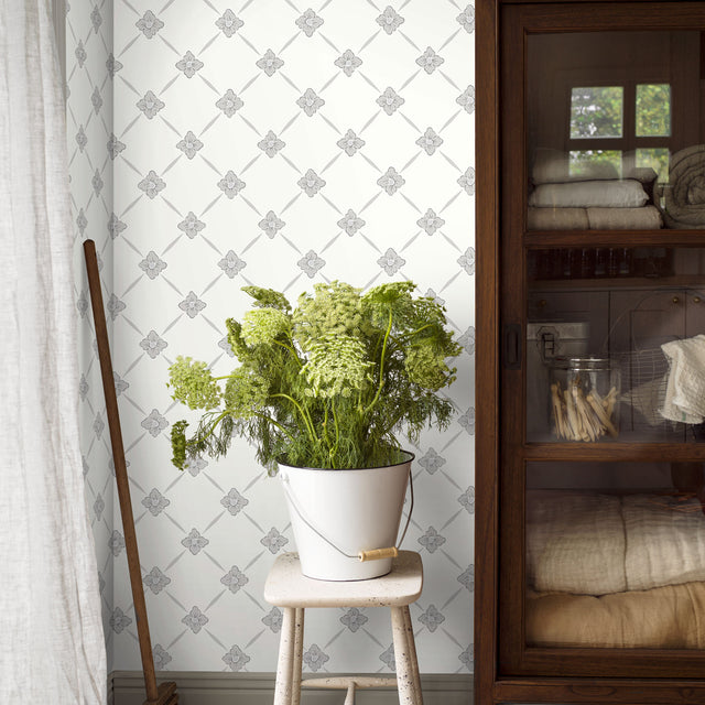 Schumacher 4505 LINNÃ‰ in GREY AND SILVER Wallpaper - BORÃ…S