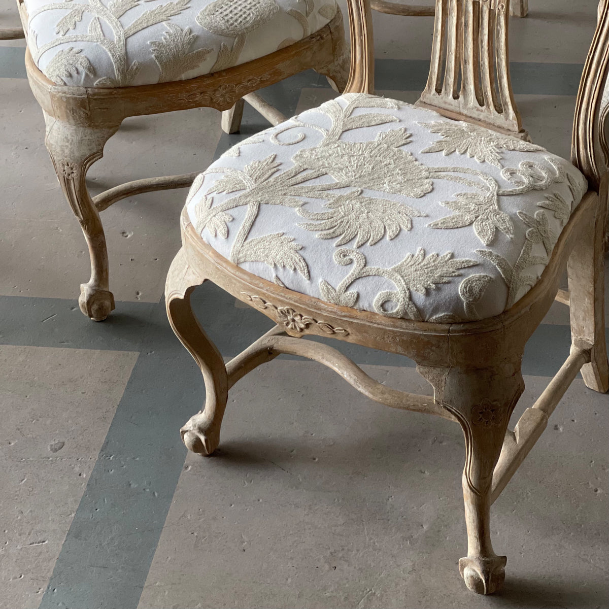 Schumacher Sissinghurst Crewel Ivory Fabric - Eade's Wallpaper