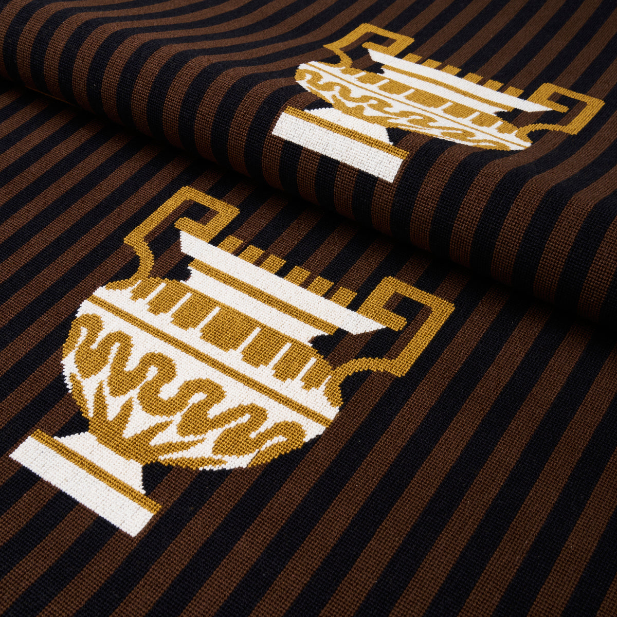 Schumacher Clermont Épinglé Java Fabric
