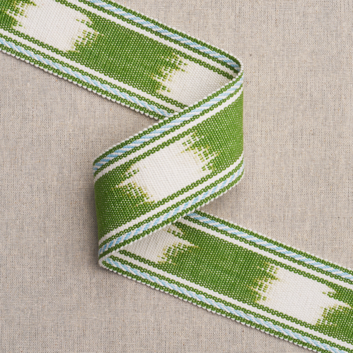 Schumacher 83242 BANYAN TAPE NARROW in LEAF Trim - PERENNIAL