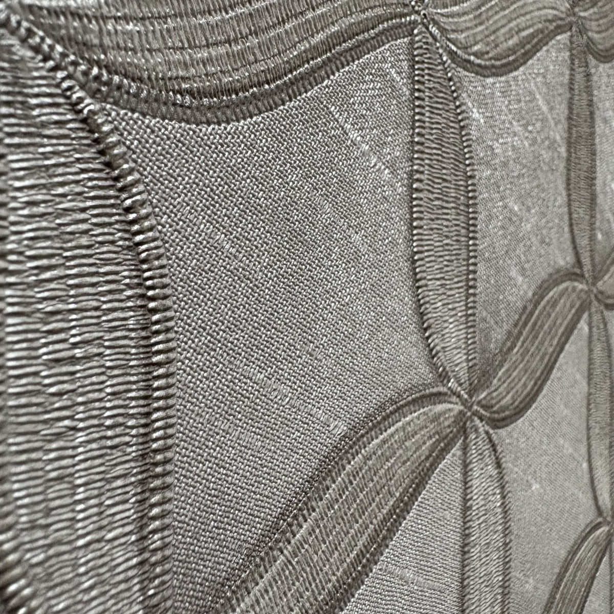 Veer Decor Geometric Trellis Silver Wallpaper 8387-AJ1
