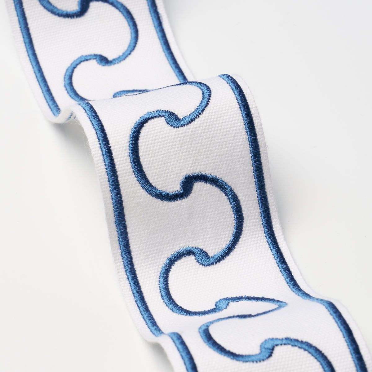 Schumacher 84562 GRENELLE in MARINE Trim - PALOMA CONTRERAS 